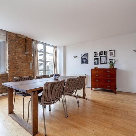 Elegance & Chic Design - 2-Bedroom Haven 런던 외부 사진