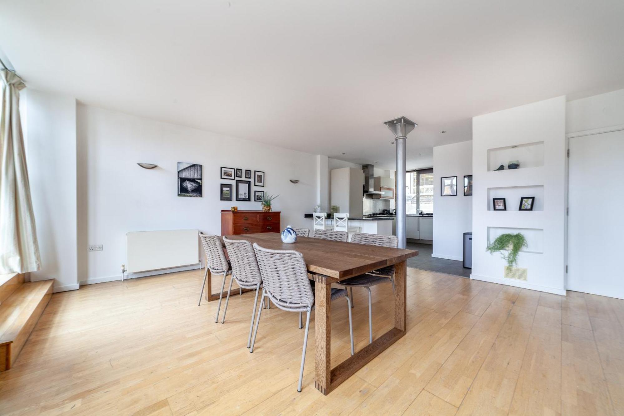 Elegance & Chic Design - 2-Bedroom Haven 런던 외부 사진