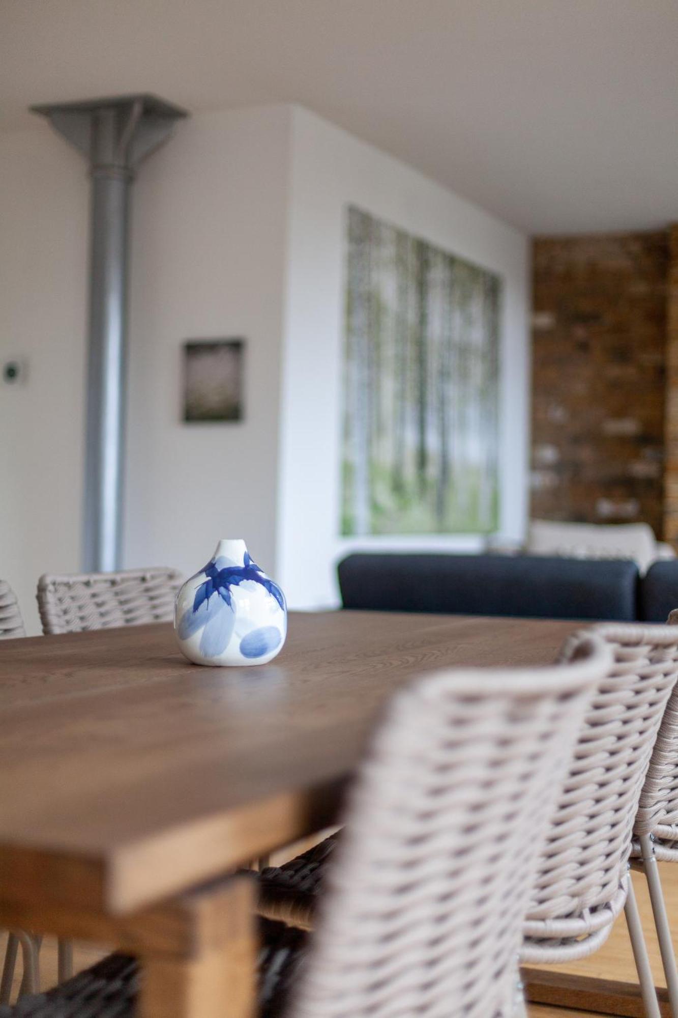 Elegance & Chic Design - 2-Bedroom Haven 런던 외부 사진