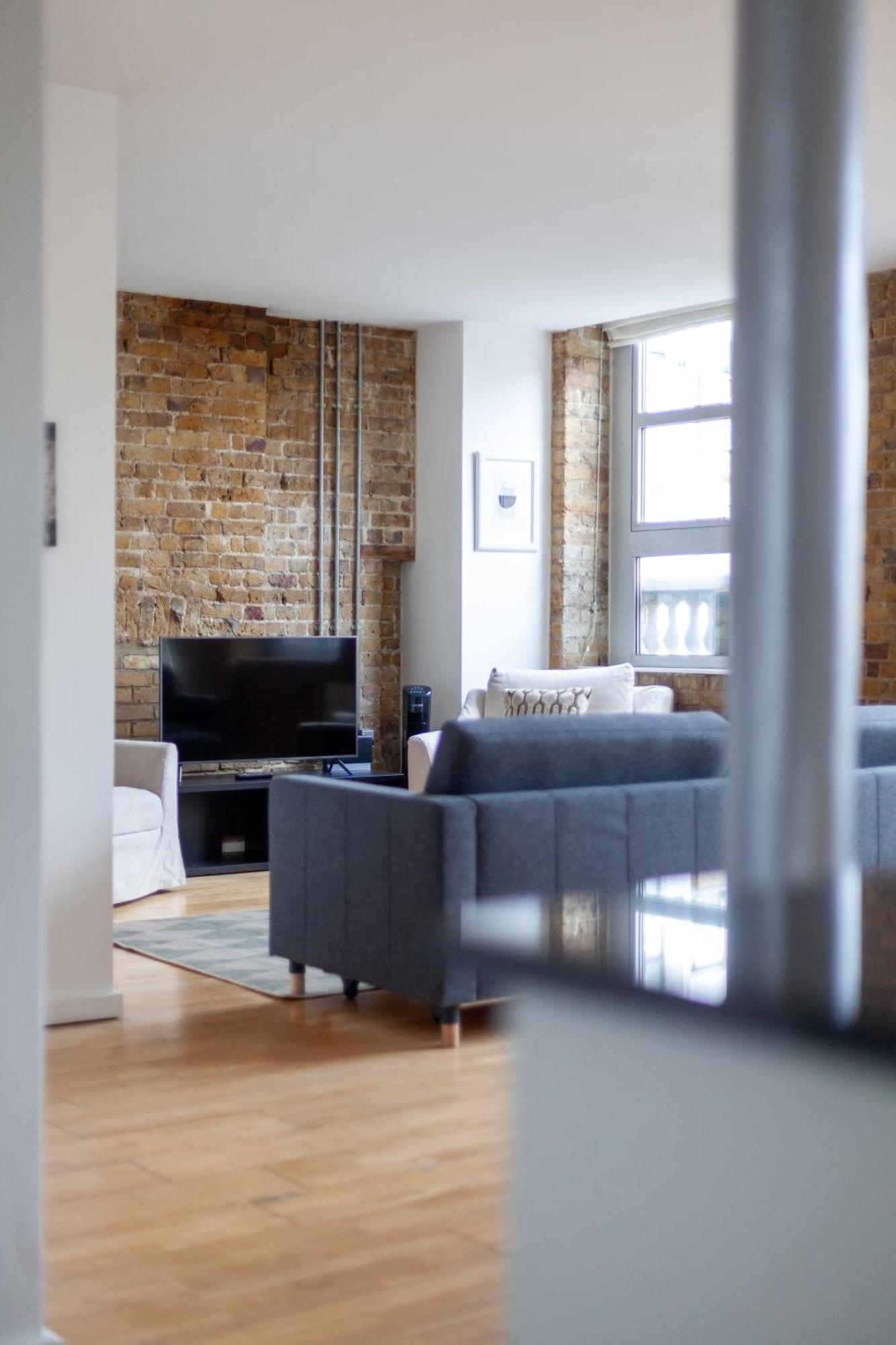 Elegance & Chic Design - 2-Bedroom Haven 런던 외부 사진