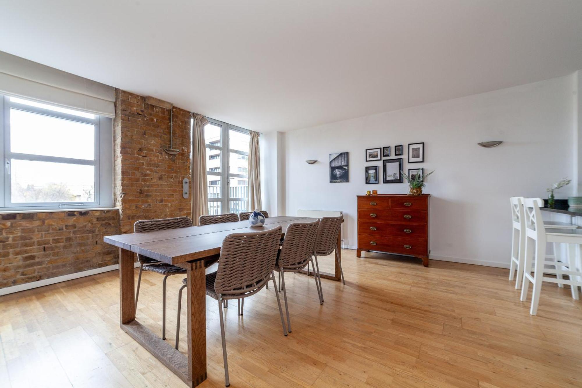 Elegance & Chic Design - 2-Bedroom Haven 런던 외부 사진