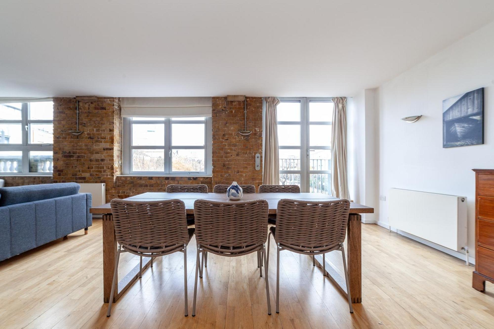 Elegance & Chic Design - 2-Bedroom Haven 런던 외부 사진