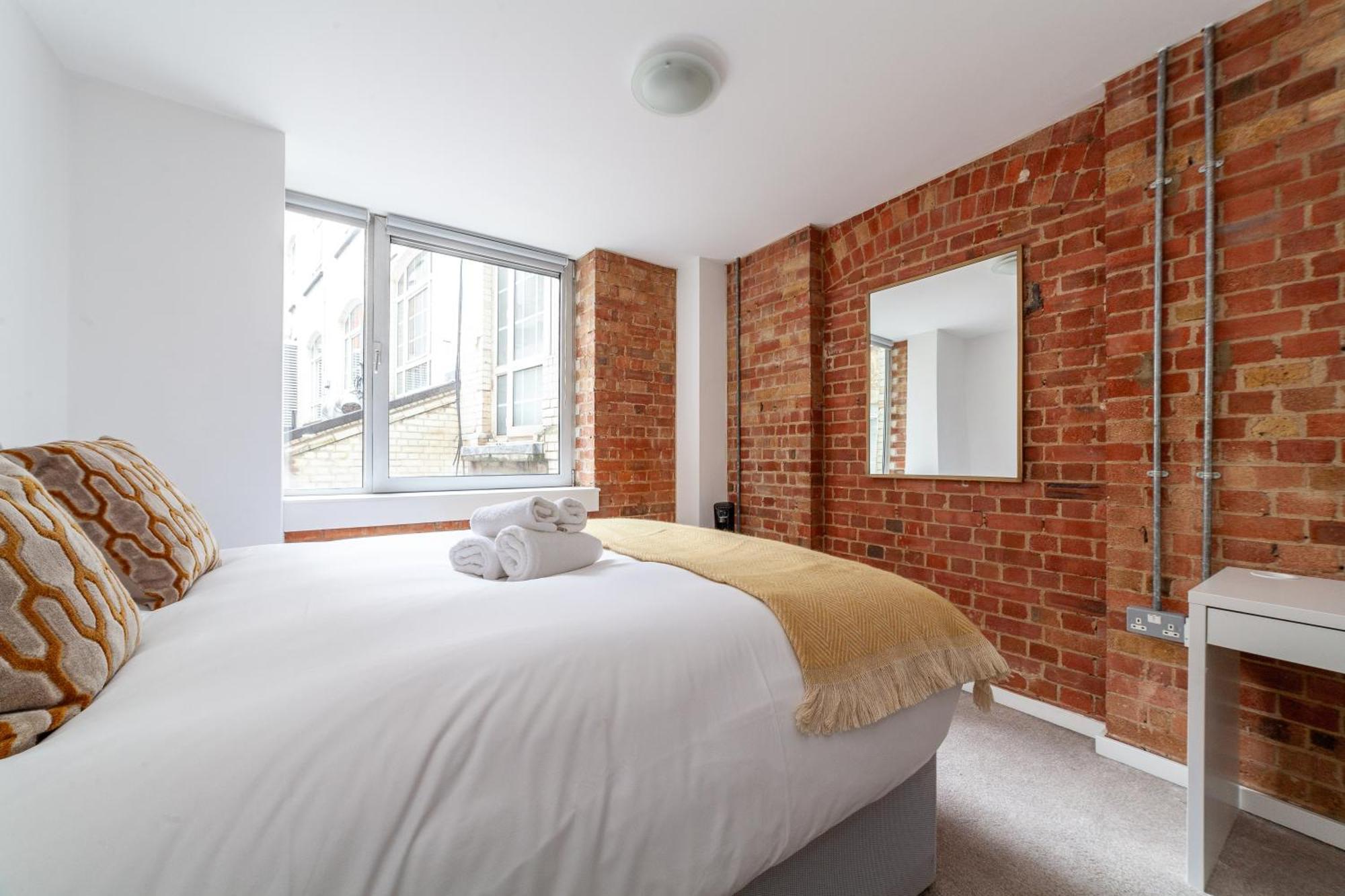 Elegance & Chic Design - 2-Bedroom Haven 런던 외부 사진
